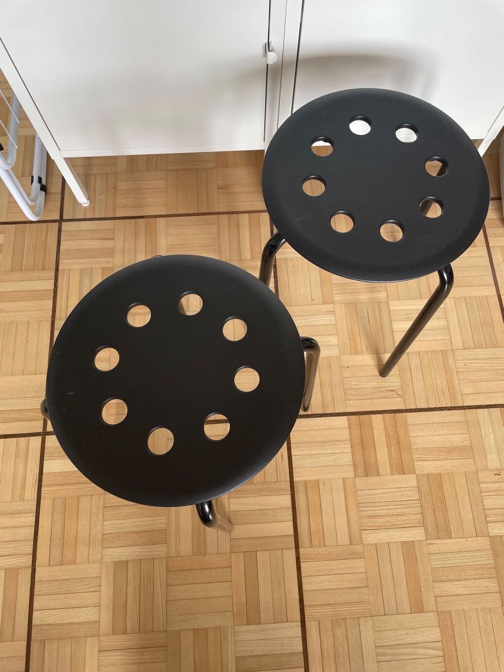 Tabourets: 2x Schwarze Hocker – D'occasion à Basel par schnudibu 1