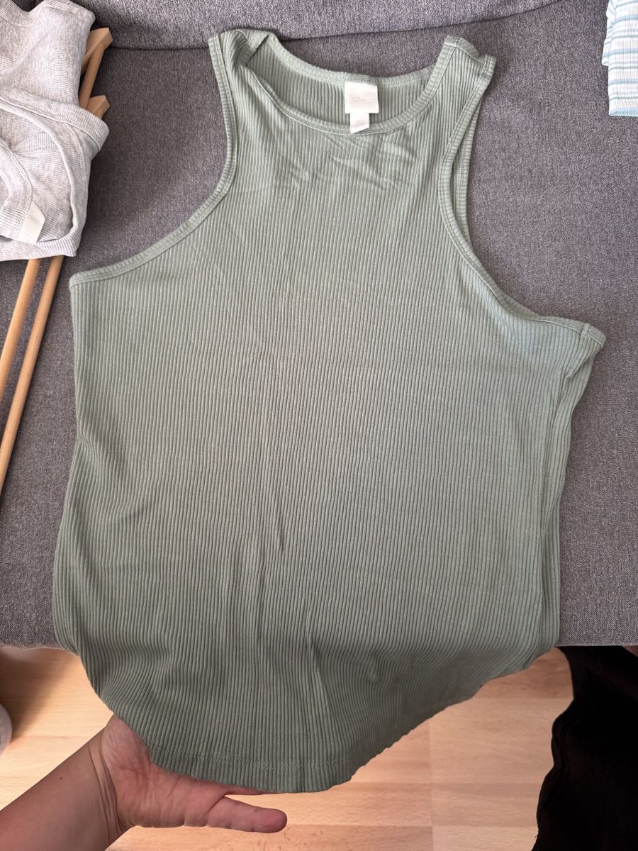 Top: H&M Débardeurs rayé et vert XL bon état – Usato da Thielle venduto da can_fq7x 2