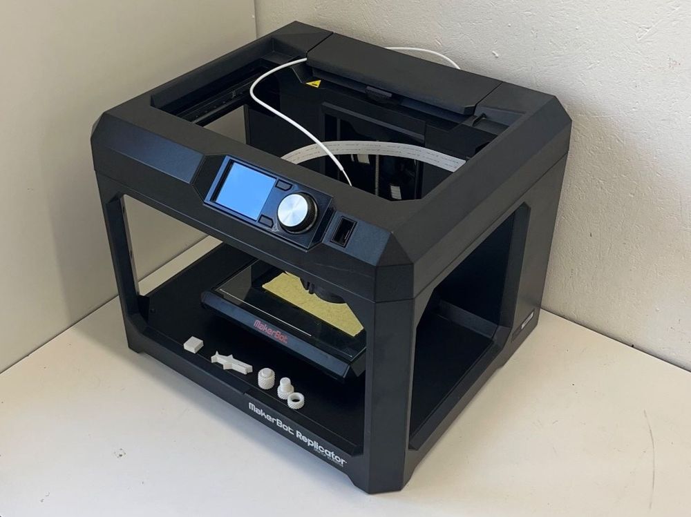 Makerbot Replicator 3D Drucker (Gebraucht) in Niederdorf für CHF 199 ...
