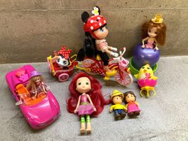 Lot de poupées et accessoires