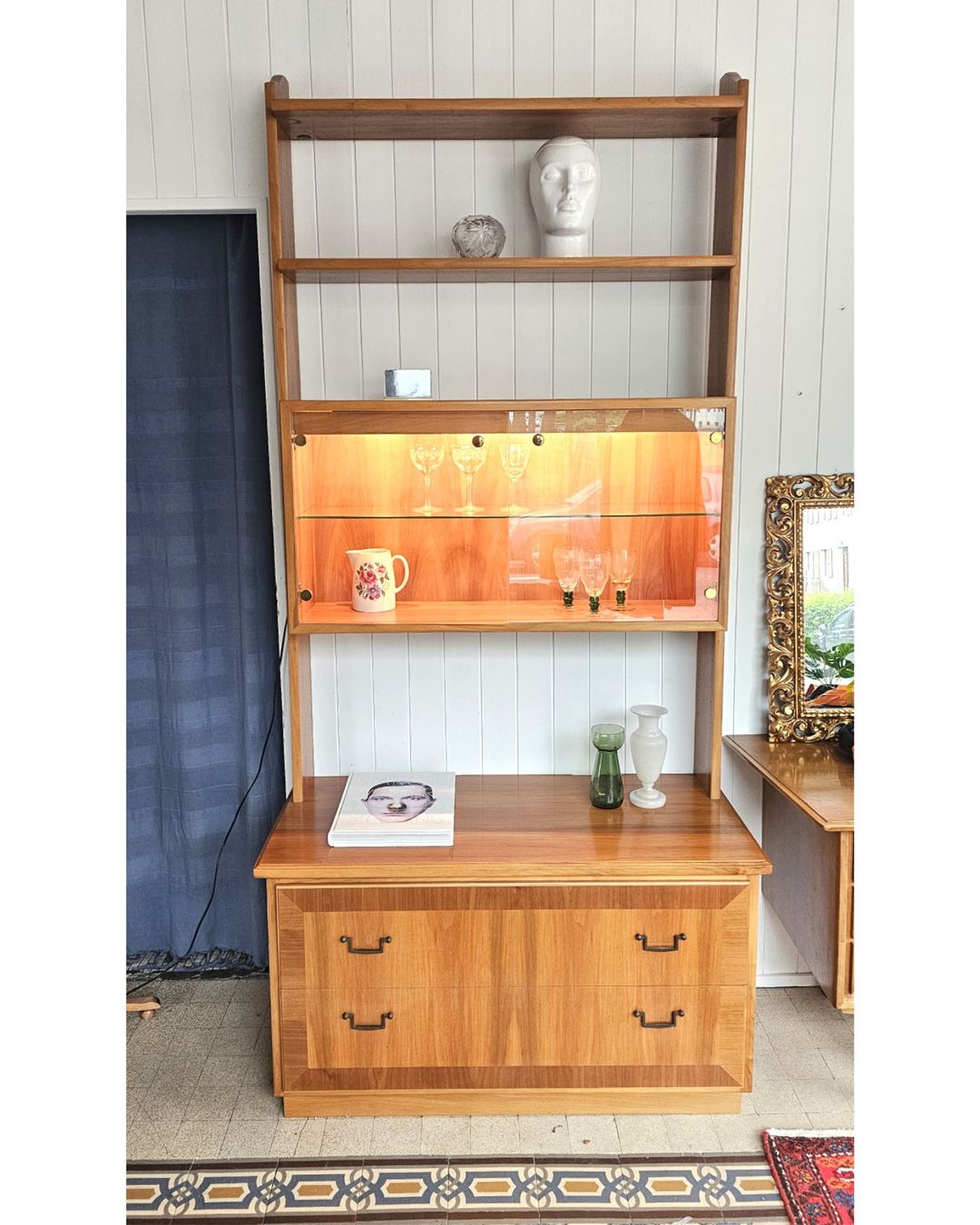 Scaffali: Bibliothèque vitrine éclairée – Usato da La Chaux-de-Fonds venduto da Saanna
