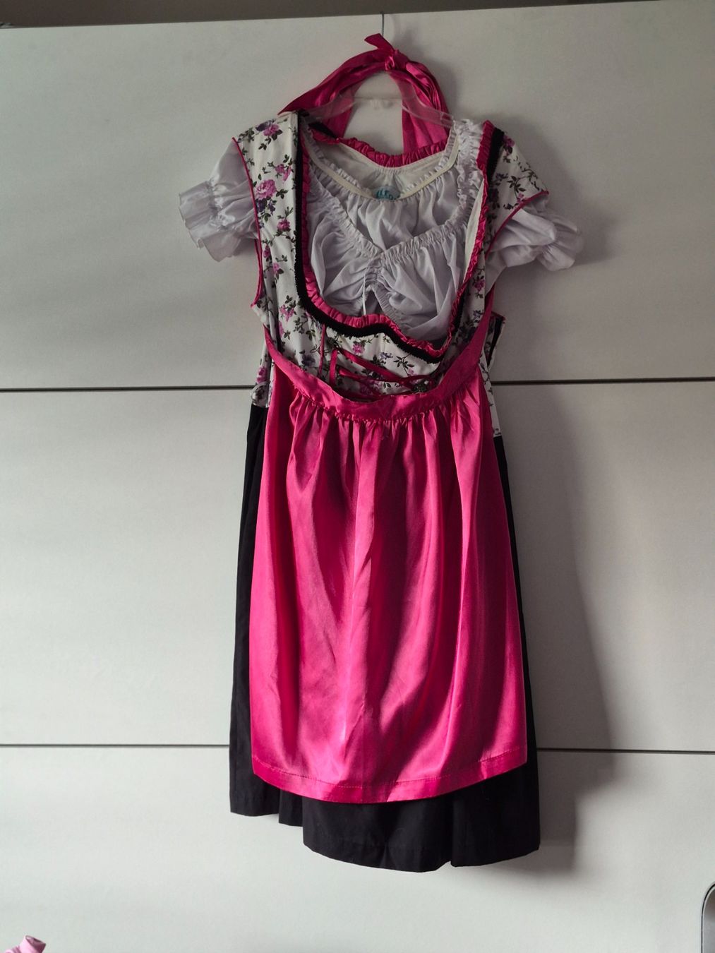 Costumi: Dirndl Grösse 52 – Usato da Emmenbrücke venduto da Bruhae