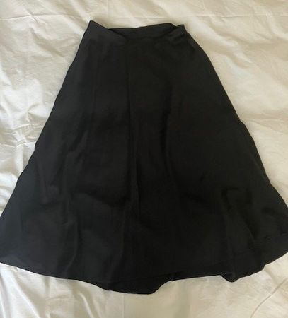 Jupe noire élégante, taille S Satiner Ranlege