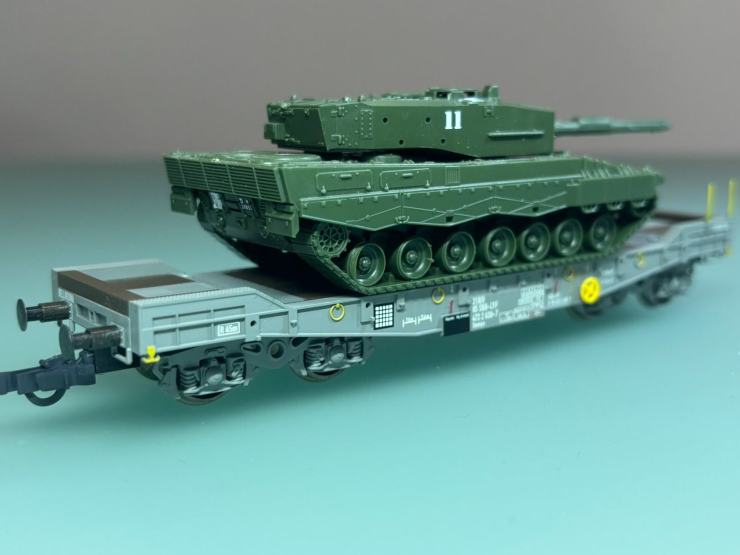 Roco Modellini di ferrovie: SBB CFF Panzertransportwg mit Leopard II Schweizer Armee – Usato da Sion venduto da lol_98vj 4