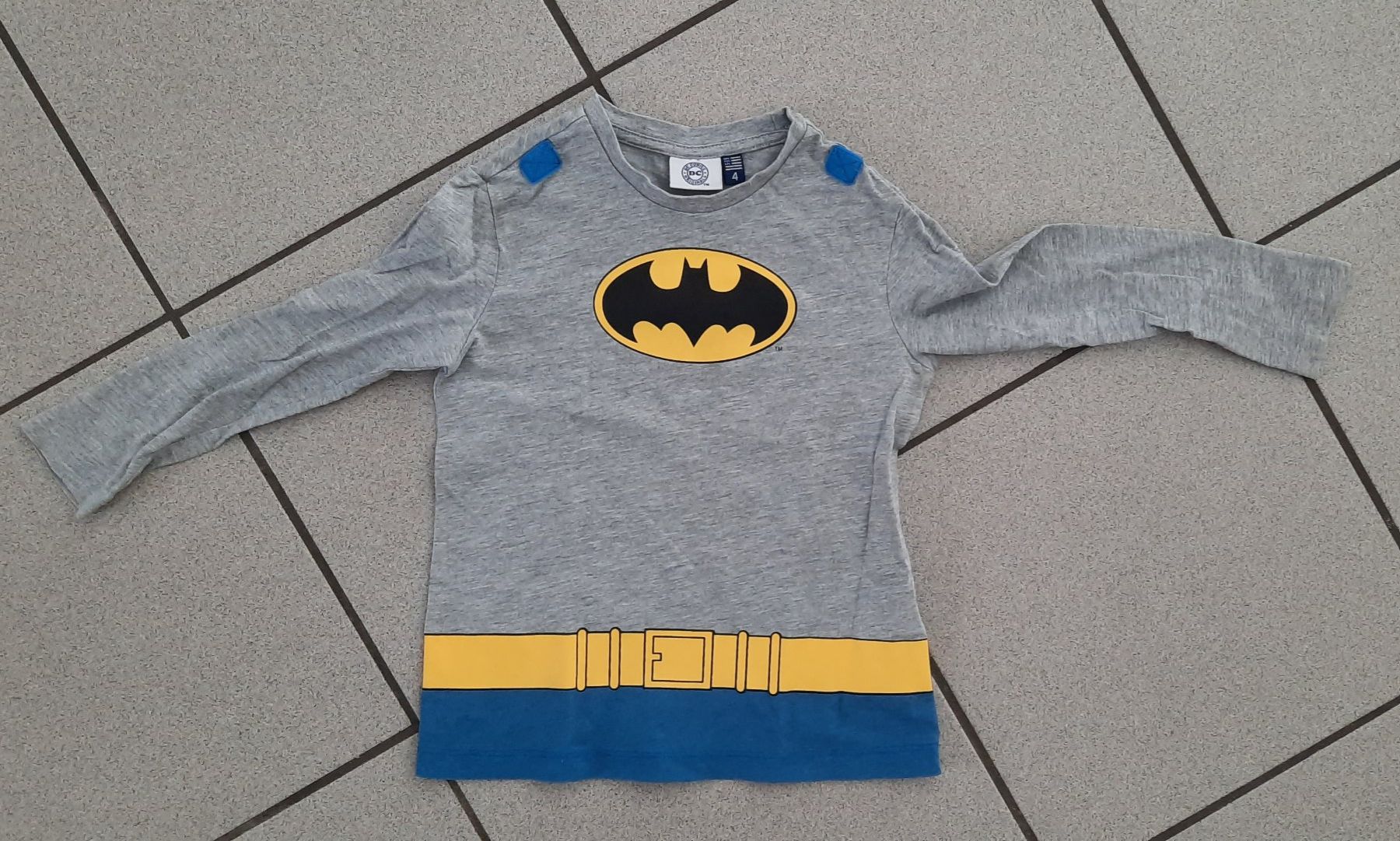 Kleiderpakete & -sets: Vestiti tema Batman tg. 104 – Gebraucht aus Tesserete von bab_7ztk 2
