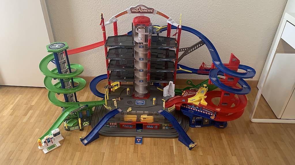 Spielzeuge: Garage Majorette Super City – Gebraucht aus Nyon von rullorullo