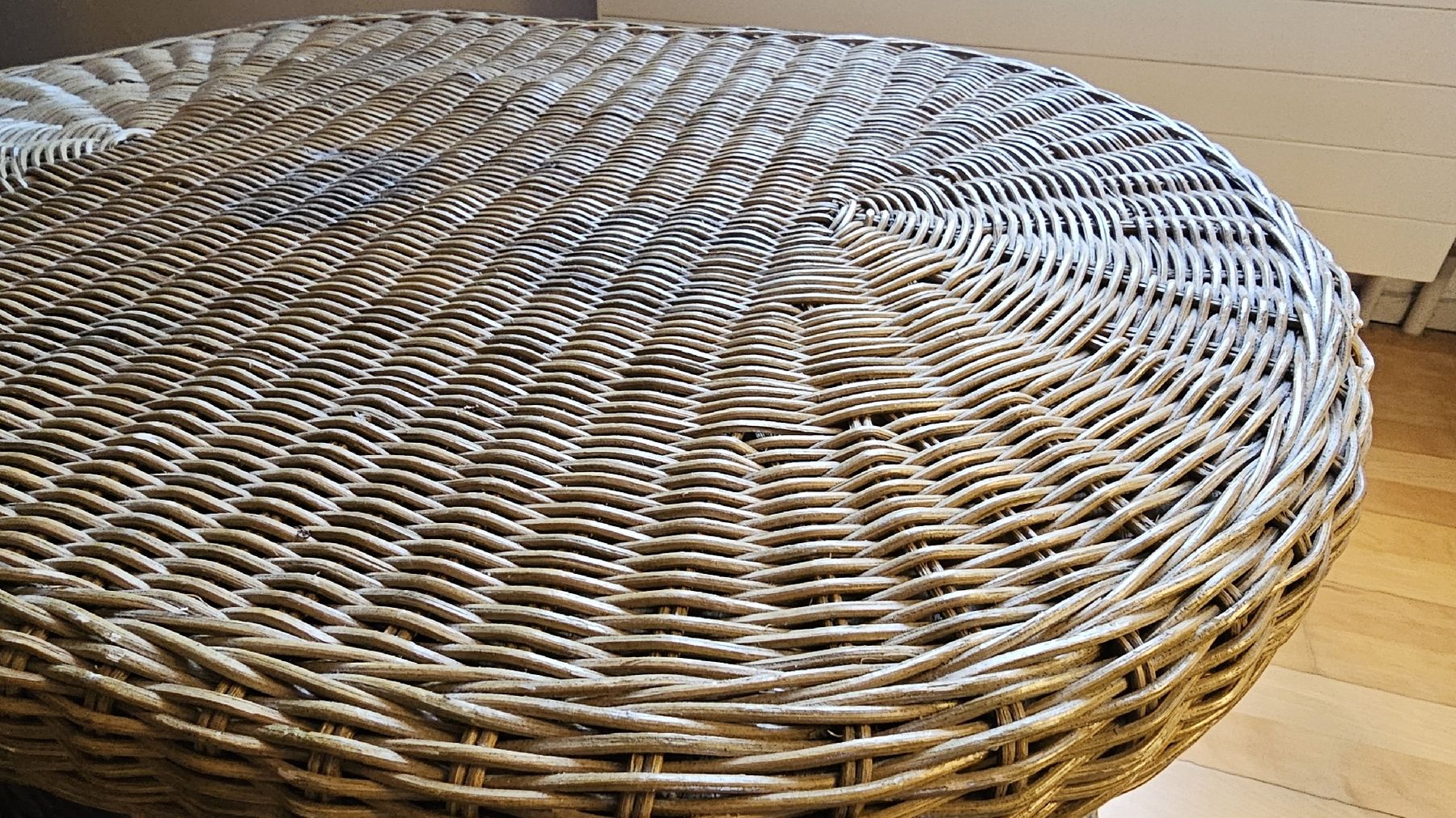 Tische: Round Natural Rattan Coffee Table with Storage Shelf – Gebraucht aus Zürich von jak_pvk7 2