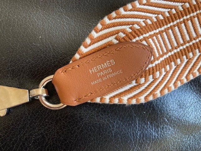 Hermès Altro in  Abbigliamento & Accessori: HERMES SANGLE ZIGZAG TASCHENGURT, GOLD/BLANC, TOP MIT OVP – Nuovo (secondo la descrizione) da Zürich venduto da elegantissima 6