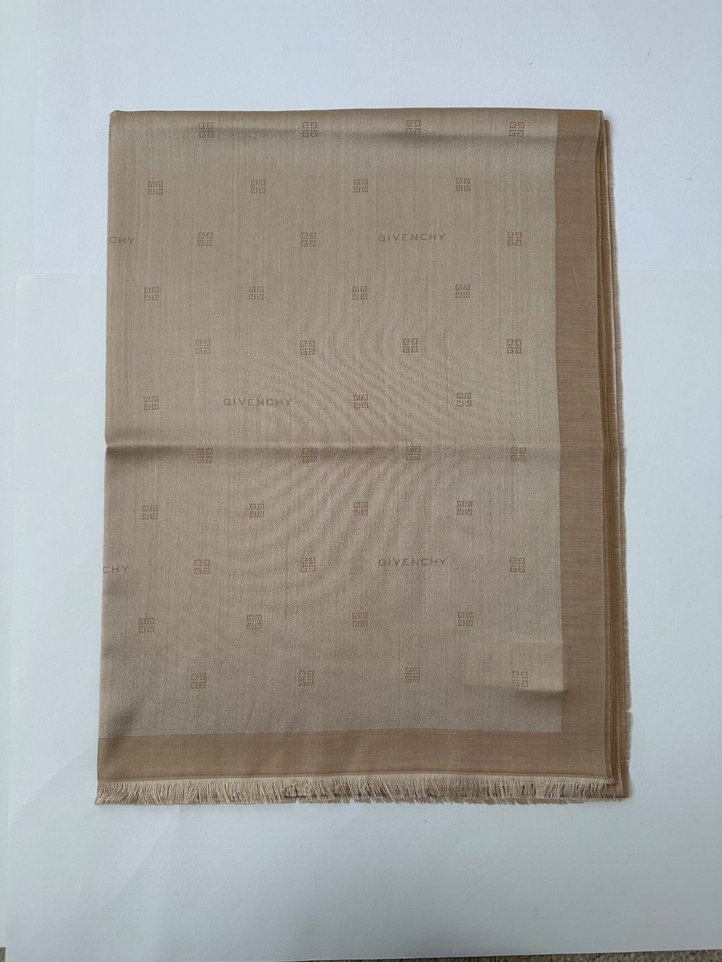 Givenchy Foulards, Tücher & Schals: Givenchy sciarpa – Neu und originalverpackt aus Pregassona von Reluxuryspace 4