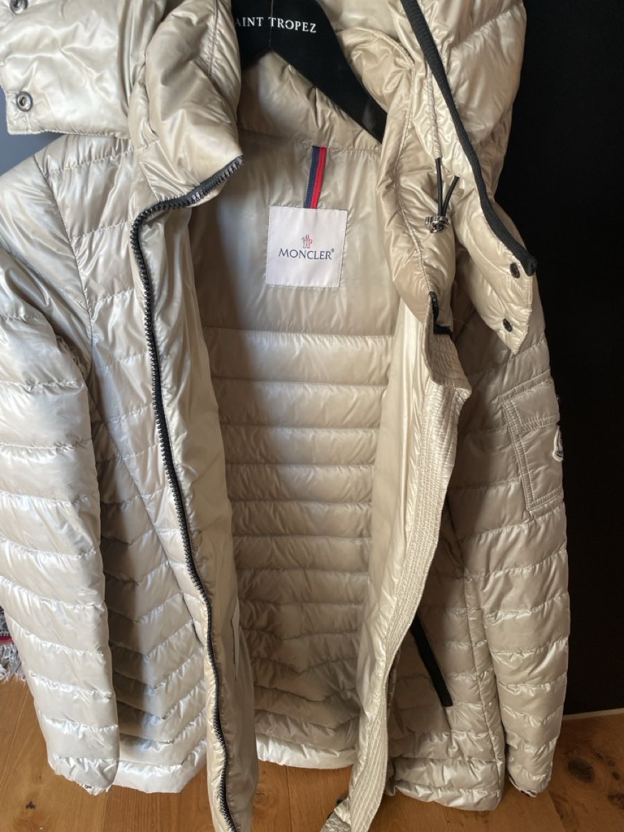 Moncler Vestes: Moncler Daunenjacke – D'occasion à Jonen par taishathings