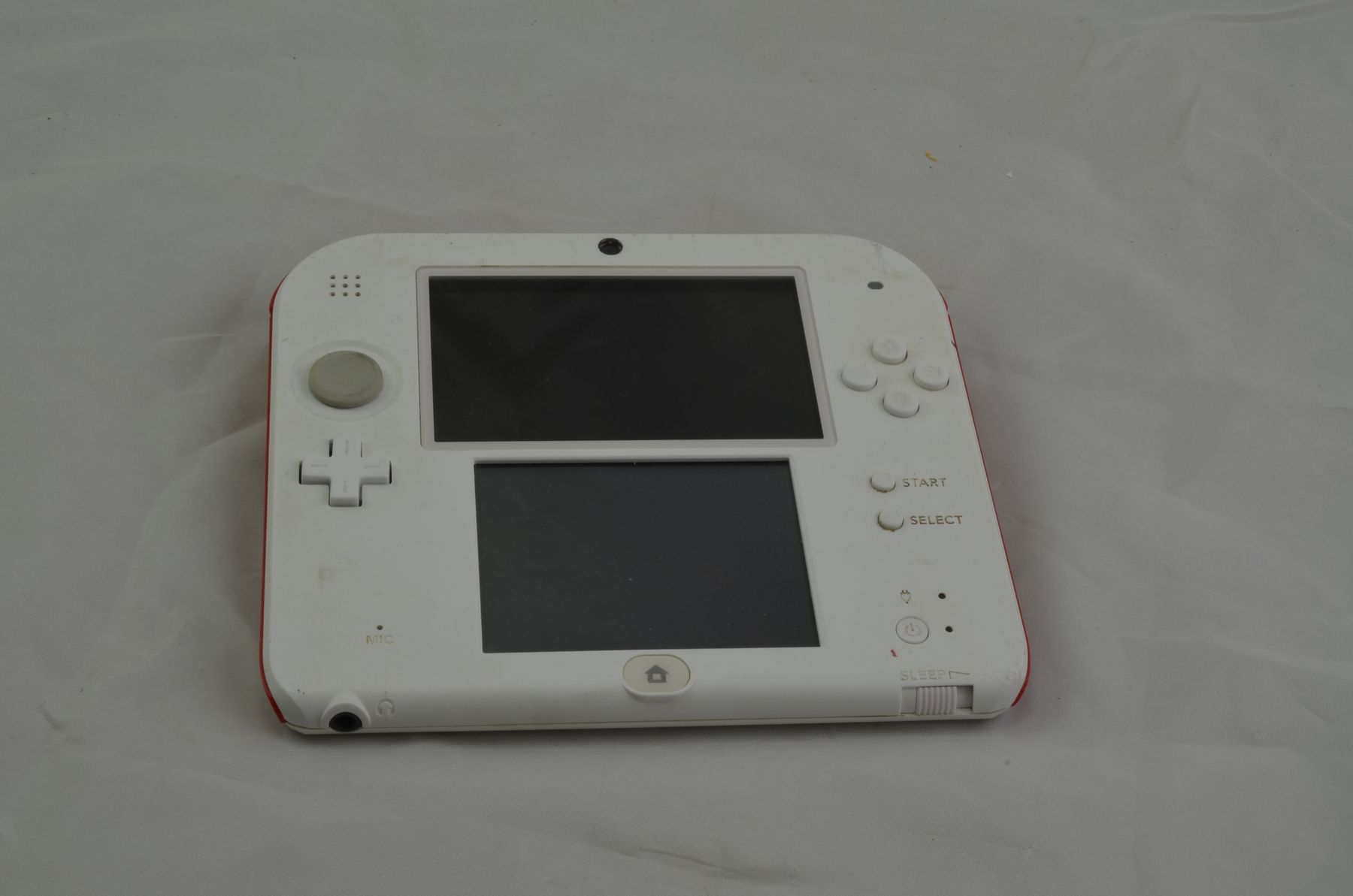 Jeux: Nintendo 2DS White & Red Konsole – D'occasion à Buchs AG par SellAndBuyX 1