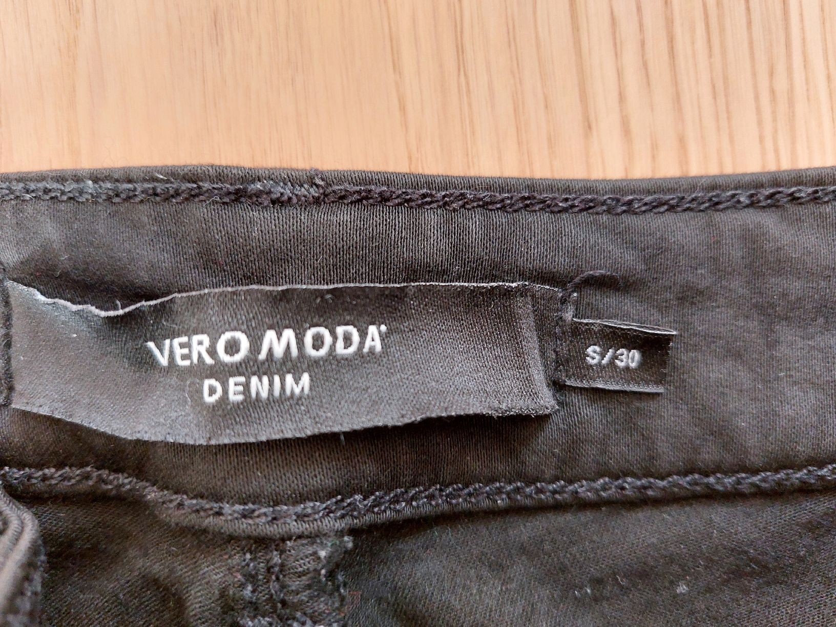 Vero Moda Jeans: Vero Moda Jeans, Schwarz, Grösse S/30 – Usato da Thun venduto da tin_5pm6 2