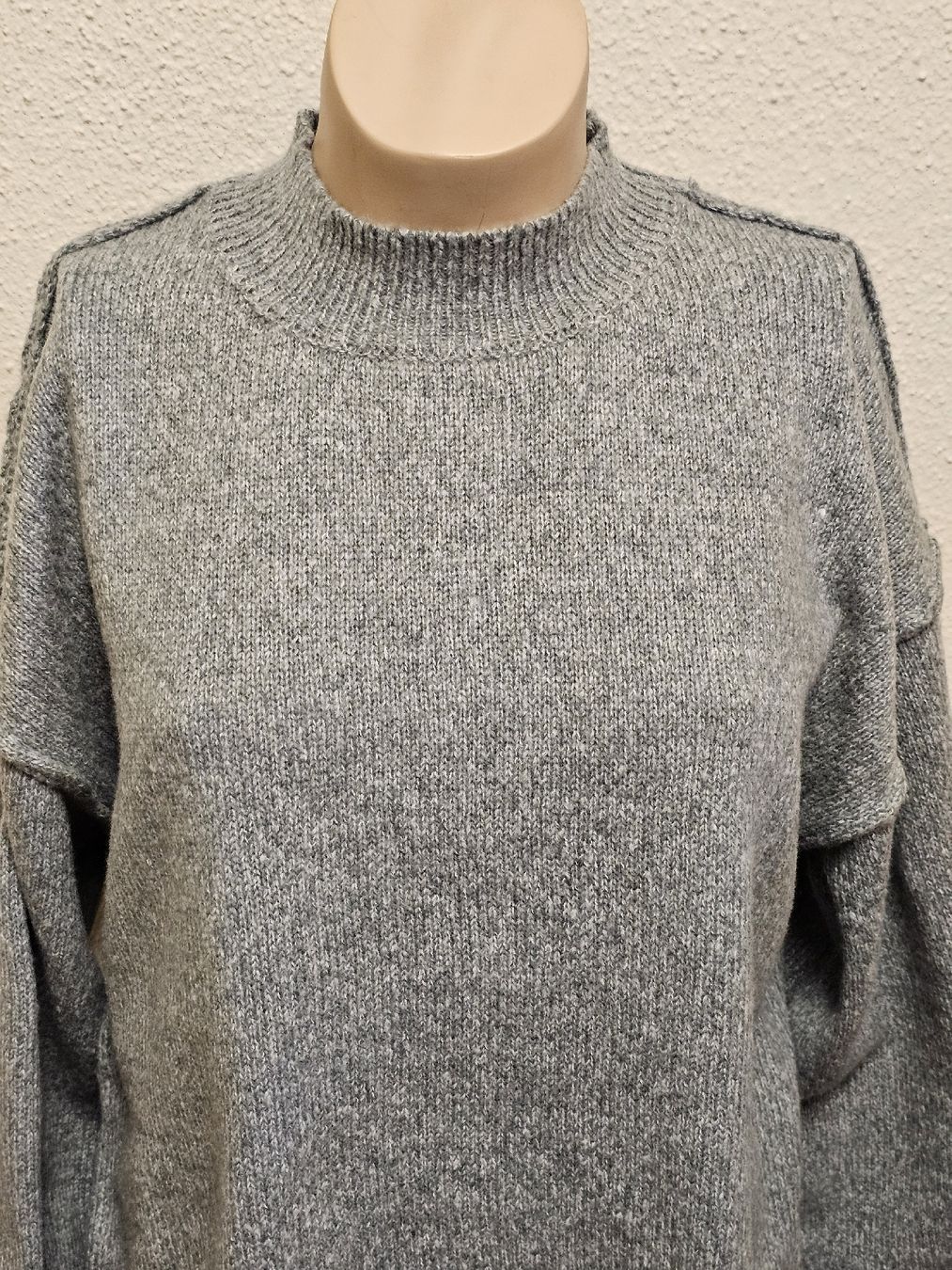 Maglioni & Felpe: Damen Pullover Grau Gr. M Weich & Bequem – Usato da Urdorf venduto da ole_mrp9 1