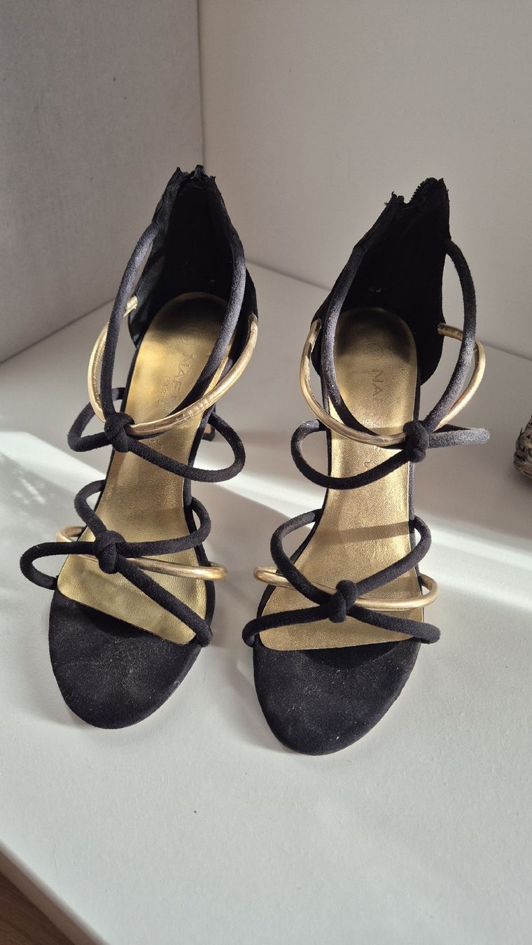 Nafnaf Chaussures femmes: Chaussures à talons hauts 38 – D'occasion à Farvagny-le-Grand par ann_t5br