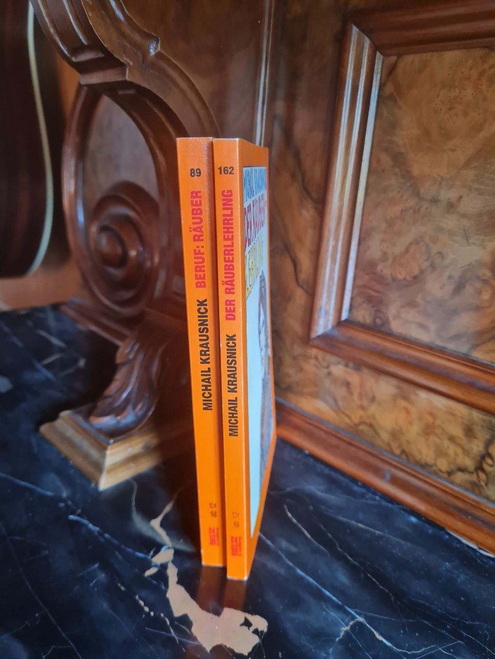 Libri: 2 Bücher ab 12 Jahren Räubergeschichten – Usato da Bäretswil venduto da Rio. 2