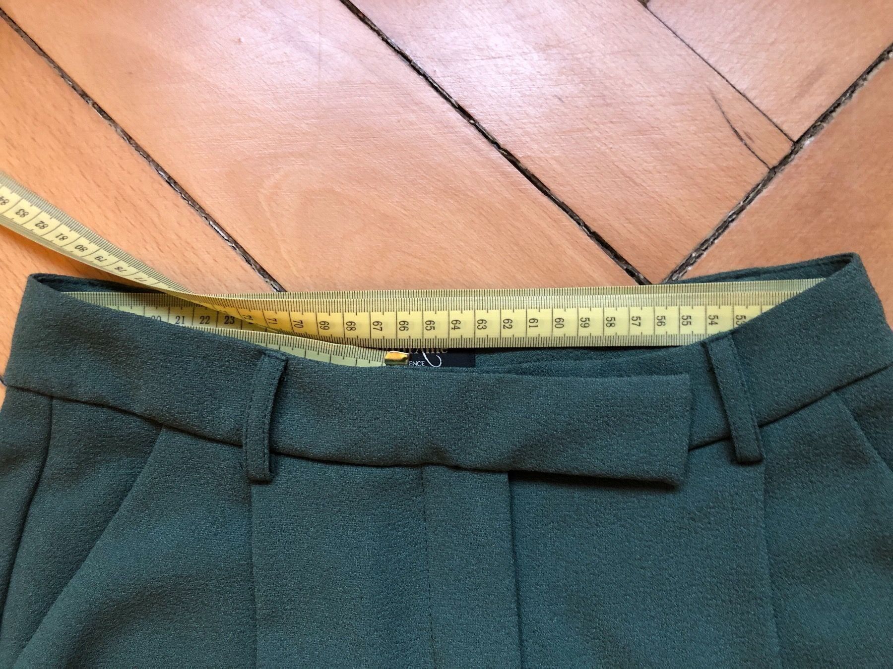 Pantaloni: Lässige salbeigrüne Hose Gr. 32 – Usato da Zürich venduto da MakasoZH 3