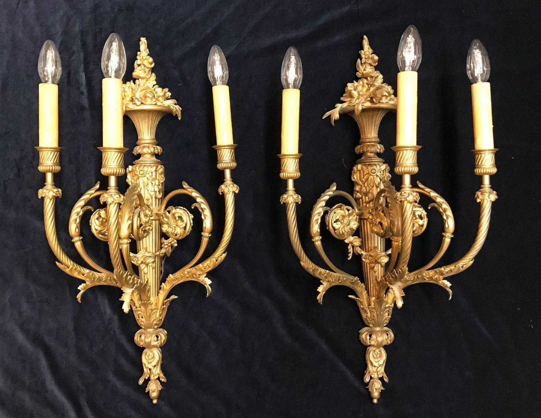 Lampade: Antik Bronze 2 Wandlampen  ca.70cm – Usato da Zürich venduto da Artnuvo