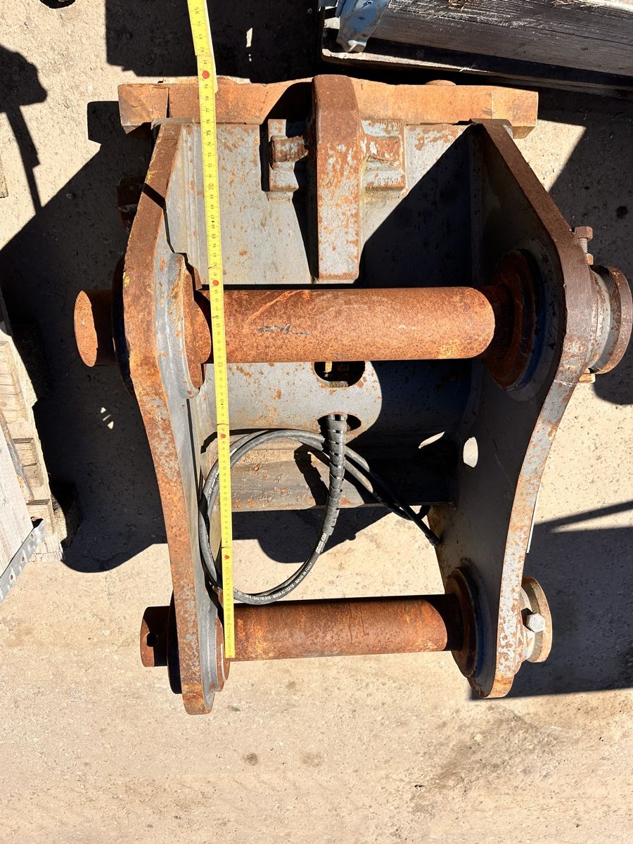 Bagger: Bagger schnellwechsler , anbauplatte – Gebraucht aus lyssach von brax2019 1