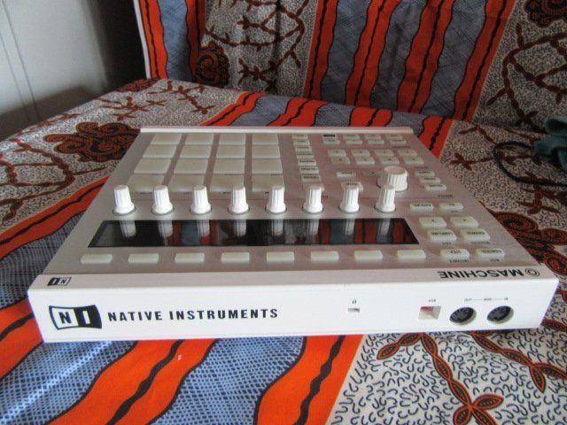 Musikinstrumente: Native Instruments Maschine MK2 White MIDI Controller 16 PAD – Gebraucht aus Viganello von lau_ln69 5