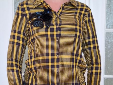 Chemise à carreaux jaune et marine, détail sequins 🎉