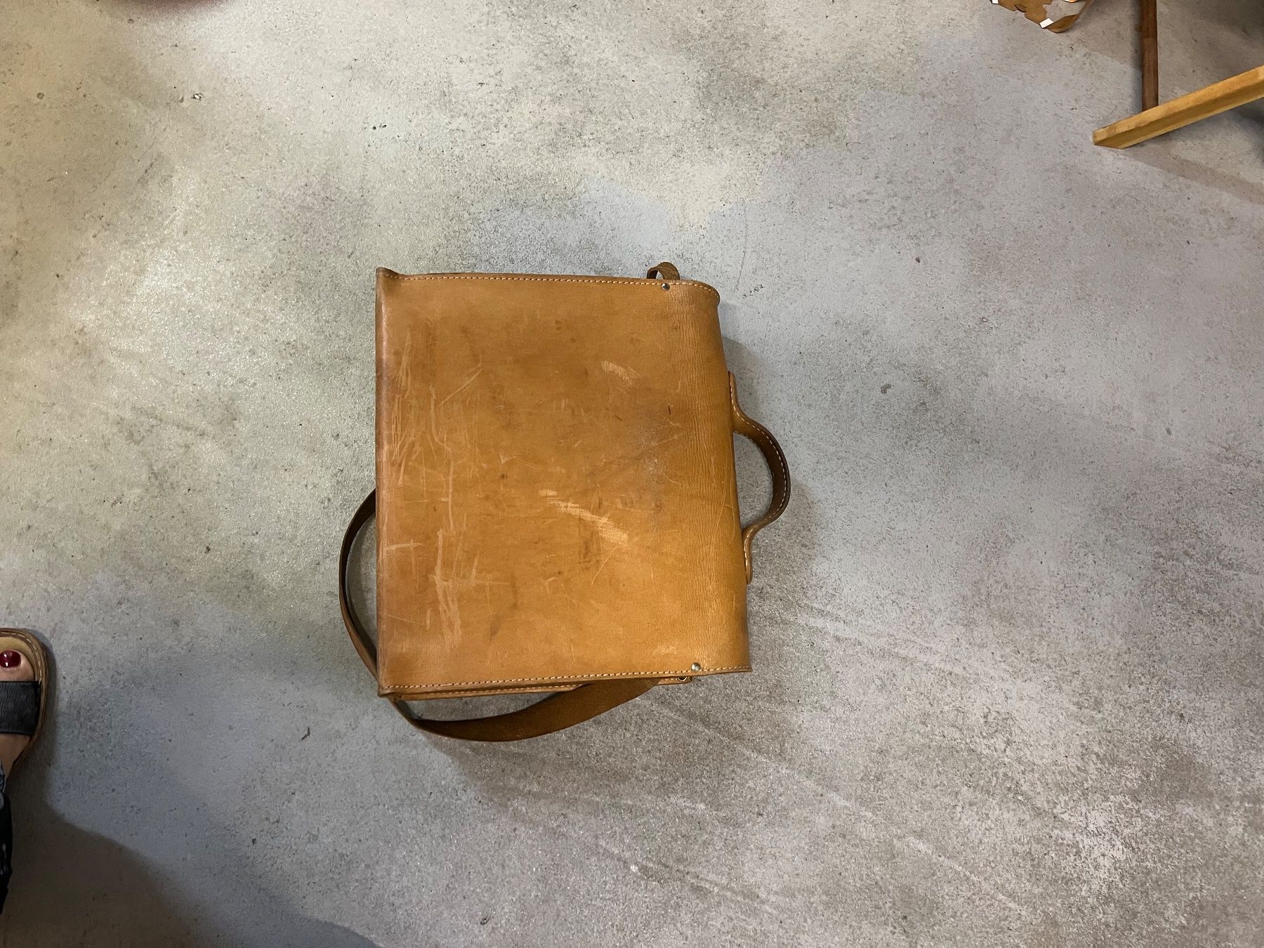Borse: Alte Schülertasche aus Leder – Usato da Kaiseraugst venduto da Petitemacha 2