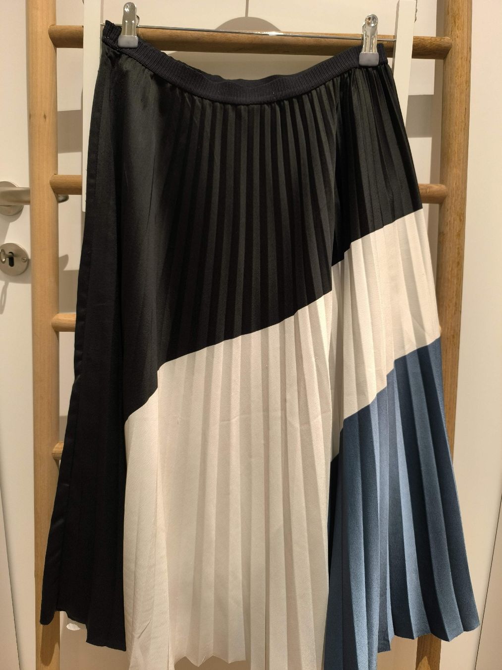 H&M Jupes: H&M Rock - Grösse 38 – D'occasion à Niederrohrdorf par RainerW79 1