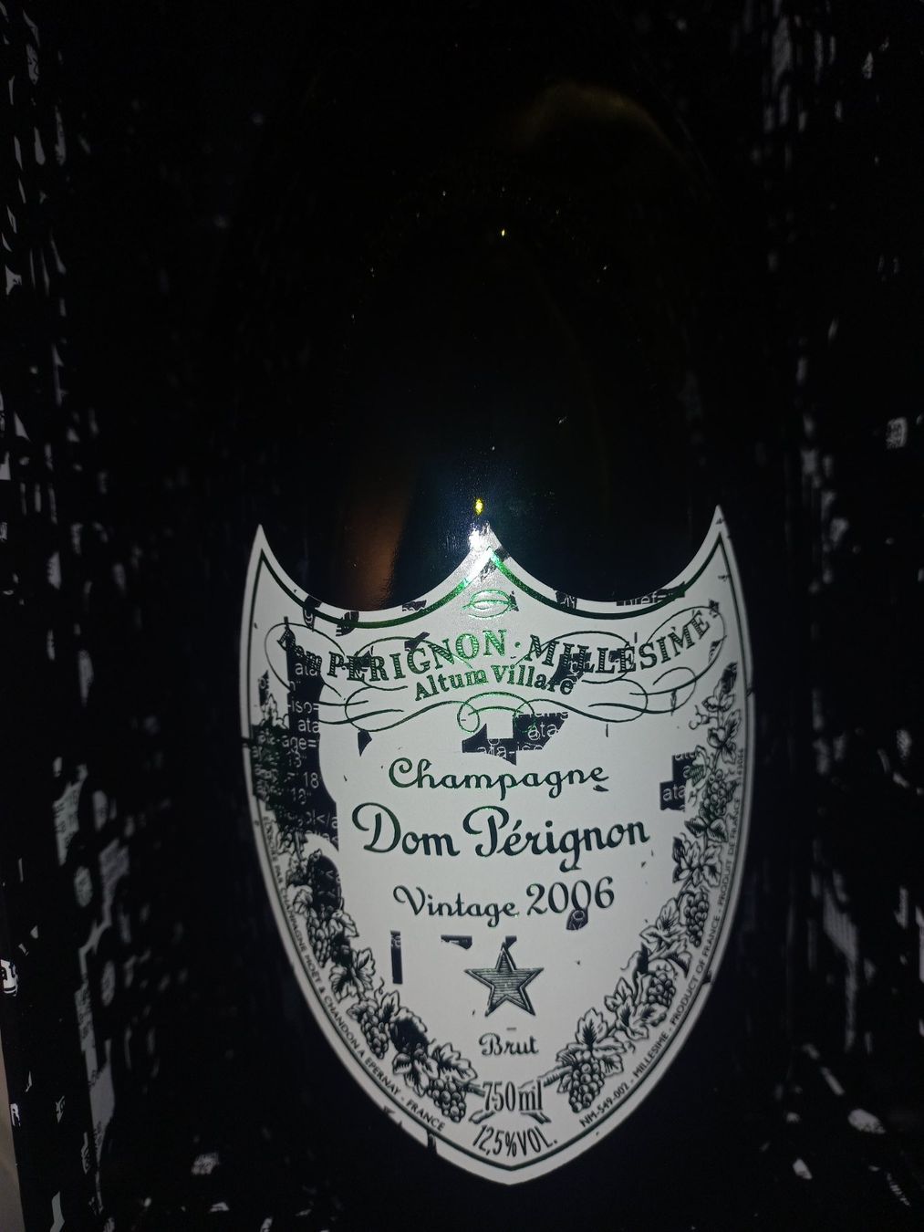 Dom Pérignon Bevande alcoliche: Dom Perignon Limited Edition by Michael Riedel Brut – Nuovo (secondo la descrizione) da St. Gallen venduto da DiesundDas. 2