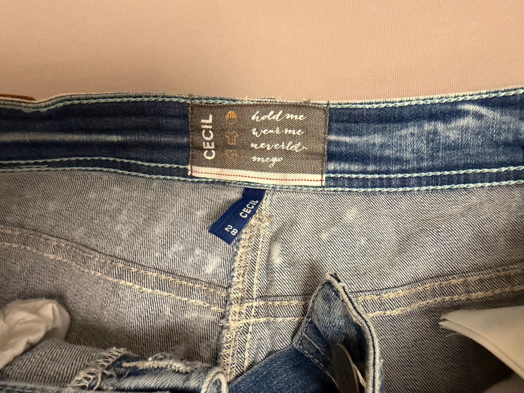 Cecil Jeans: Damen Jeans Shorts Bermuda CECIL Grösse 28 – Nuovo (secondo la descrizione) da rheineck venduto da norwegianwood52 4