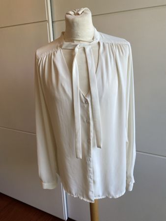 Elegant Crème Bluse mit V-Ausschnitt  Gr. 38 Sommerlich
