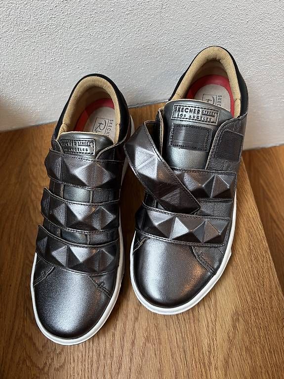 Damenschuhe: Sneakers – Gebraucht aus Hergiswil NW von casko75 1