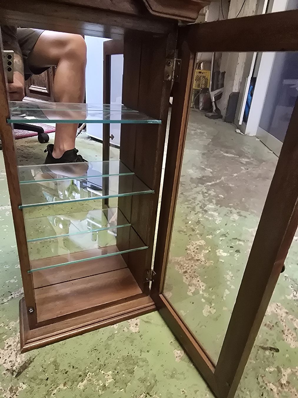 Vetrine: Vitrine Holz mit Glasfront und 3 Glasablageböden  – Usato da Rorschach venduto da TimelessTrading 1