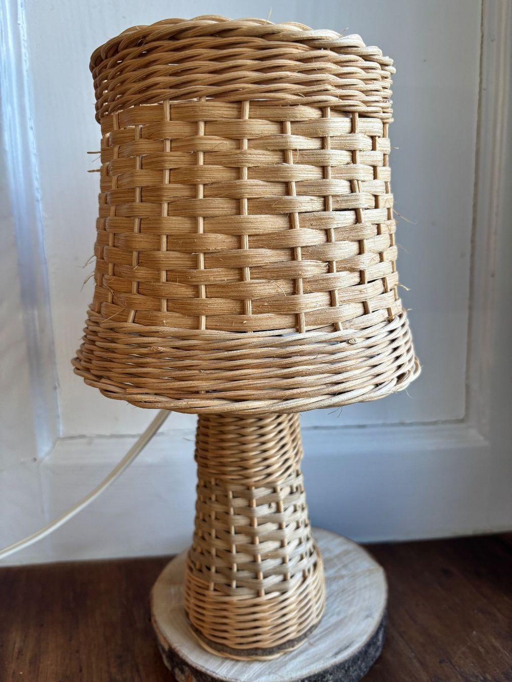 Lampade: Wunderschöne Vintage Tischlampe aus Peddigrohr – Usato da Horgen venduto da uge_pd5p 4