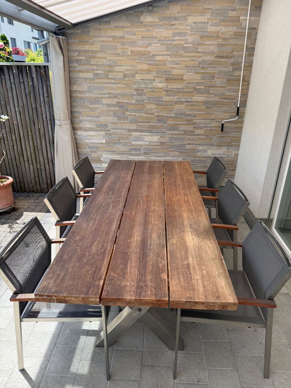 Tavoli: Holztisch 220 x 95 mit 6 Stühlen – Usato da Spreitenbach venduto da Jesset