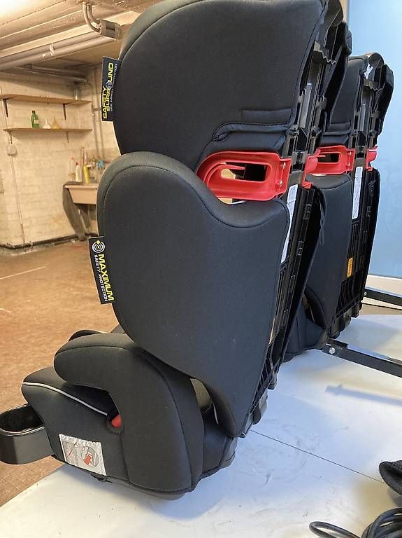 Seggiolini per auto: Kinderautositz-2stk – Usato da Kirchberg BE venduto da ang_d2z2 2