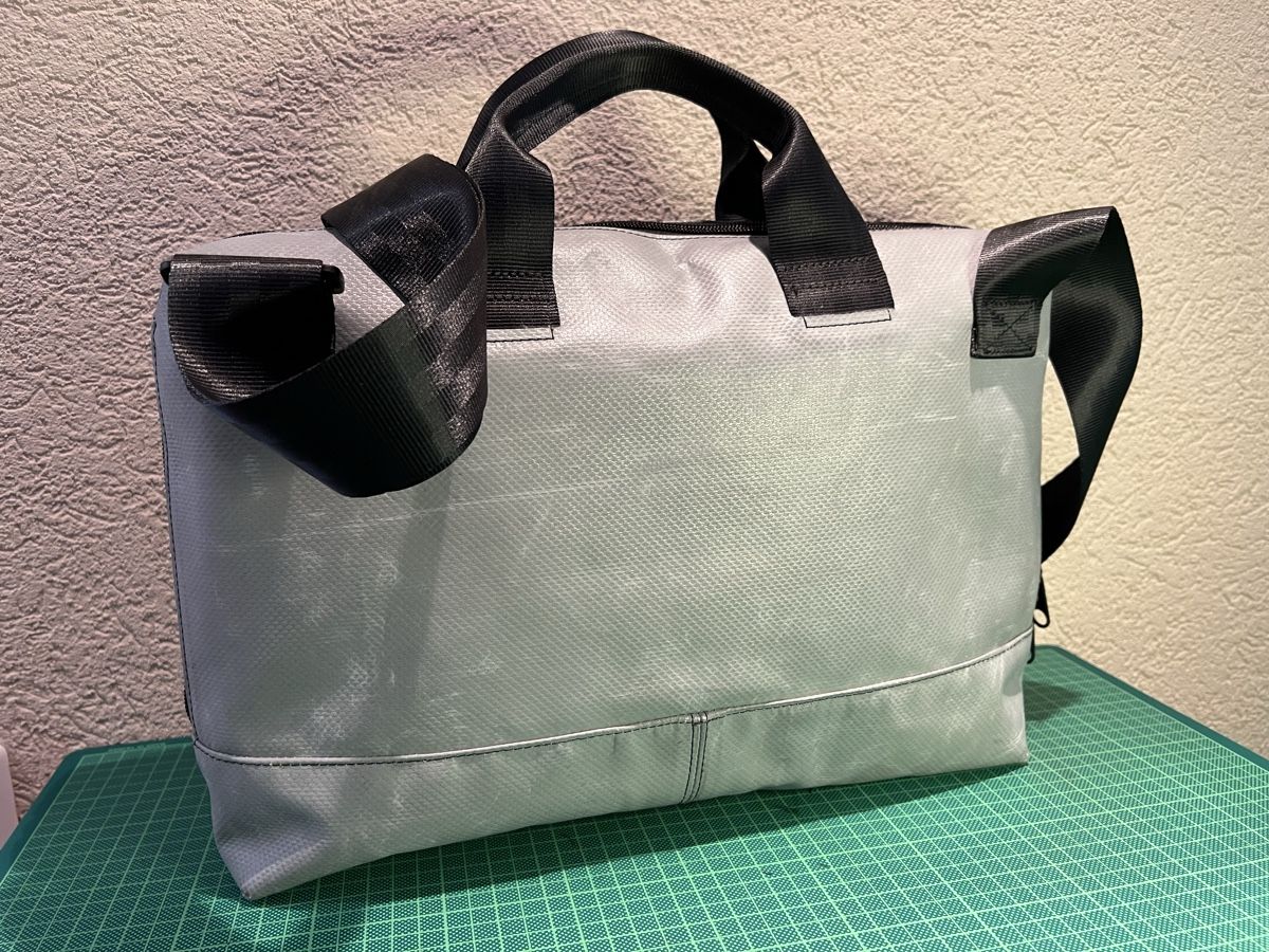 Borse: Freitag Tasche ROY Laptop Tasche neuwertig – Nuovo (secondo la descrizione) da Reiden venduto da HerrJacques 1