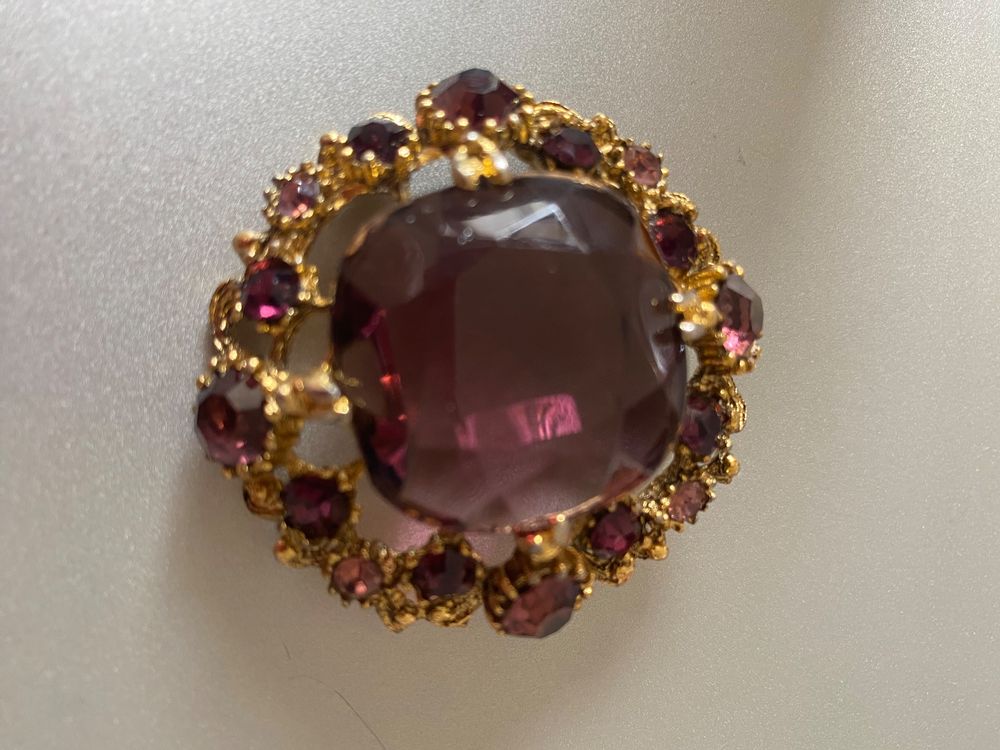 Grande Broche De Théâtre Ancienne - Strass Et Alliage (occasion)