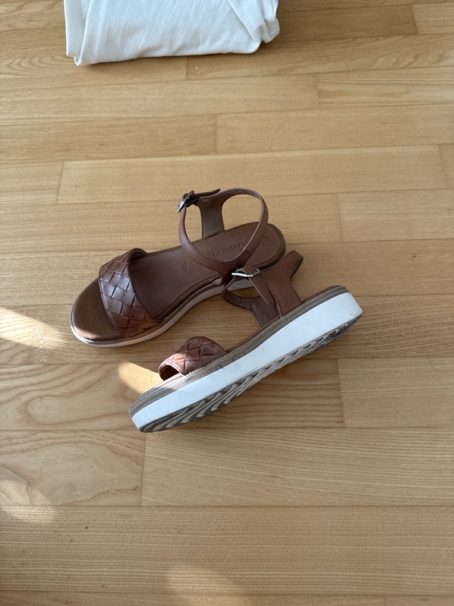 Tamaris Scarpe da donna: Sandale von Tamaris, Gr. 37 – Usato da Langendorf venduto da cheyenne023 1