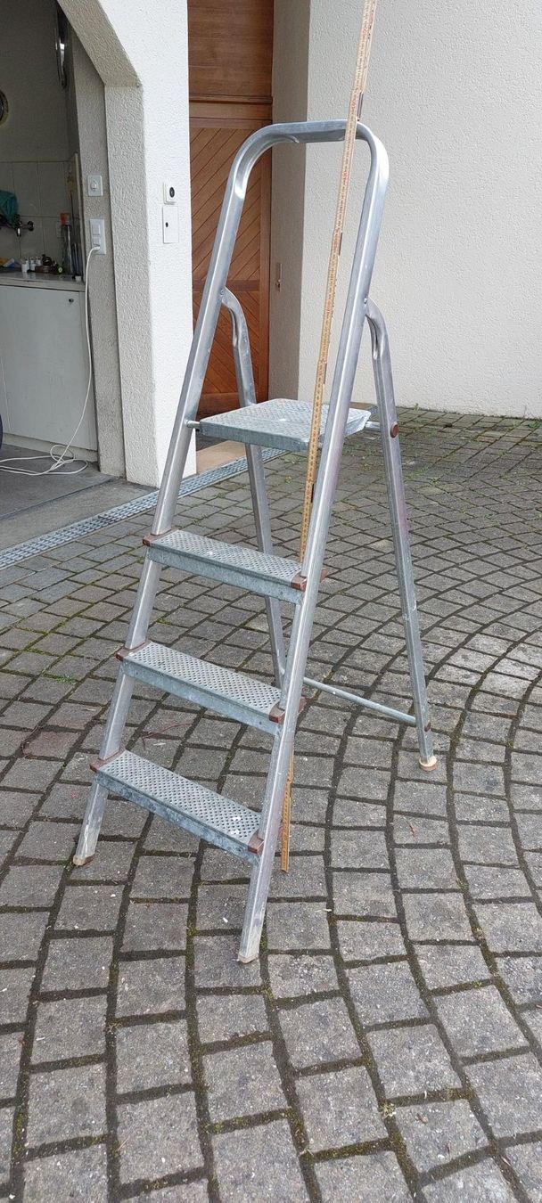 Leitern: Trittleiter 1,4 m. – Gebraucht aus Horw von Zentral50 1