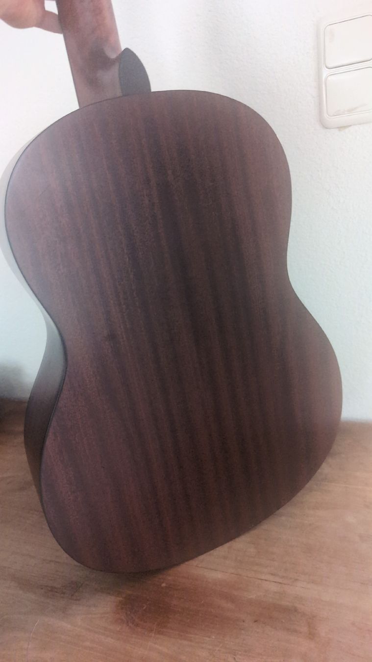 Instruments de musique: Hübsche akustische Gitarre  – D'occasion à Uster par Malinamaeder 3