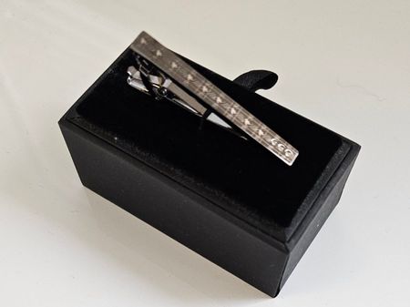 Krawattennadel neu und in Box verpackt