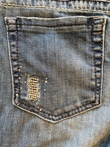 Guess Jeans: Jeans GUESS avec strass t. 27 – Usato da La Plaine venduto da Biliblue 7