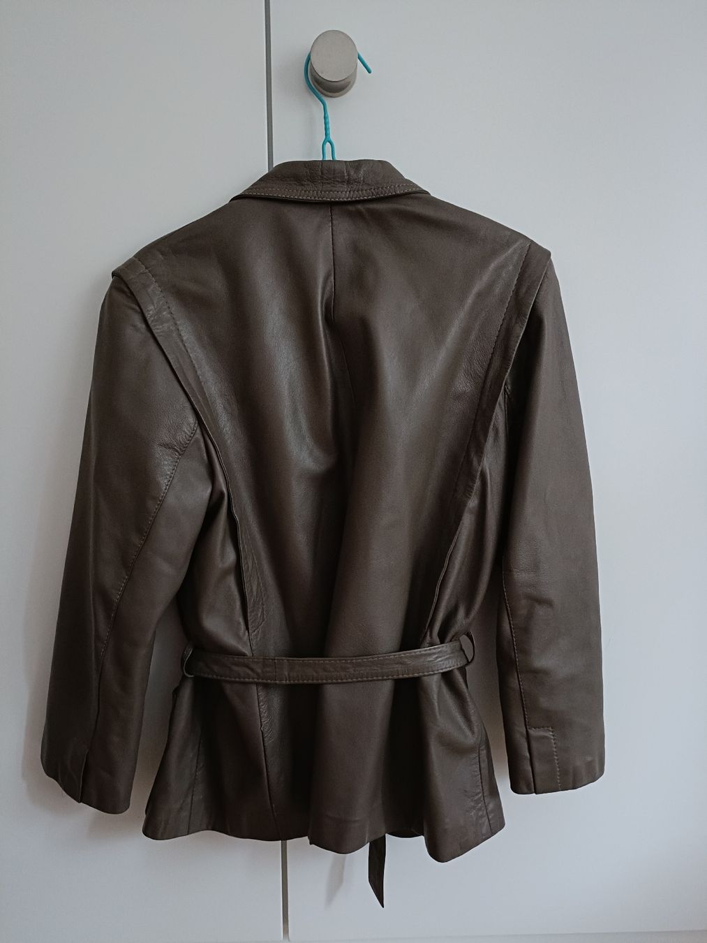 Giacche: Vintage Lederjacke Khaki – Usato da Chur venduto da ChabaNala 4