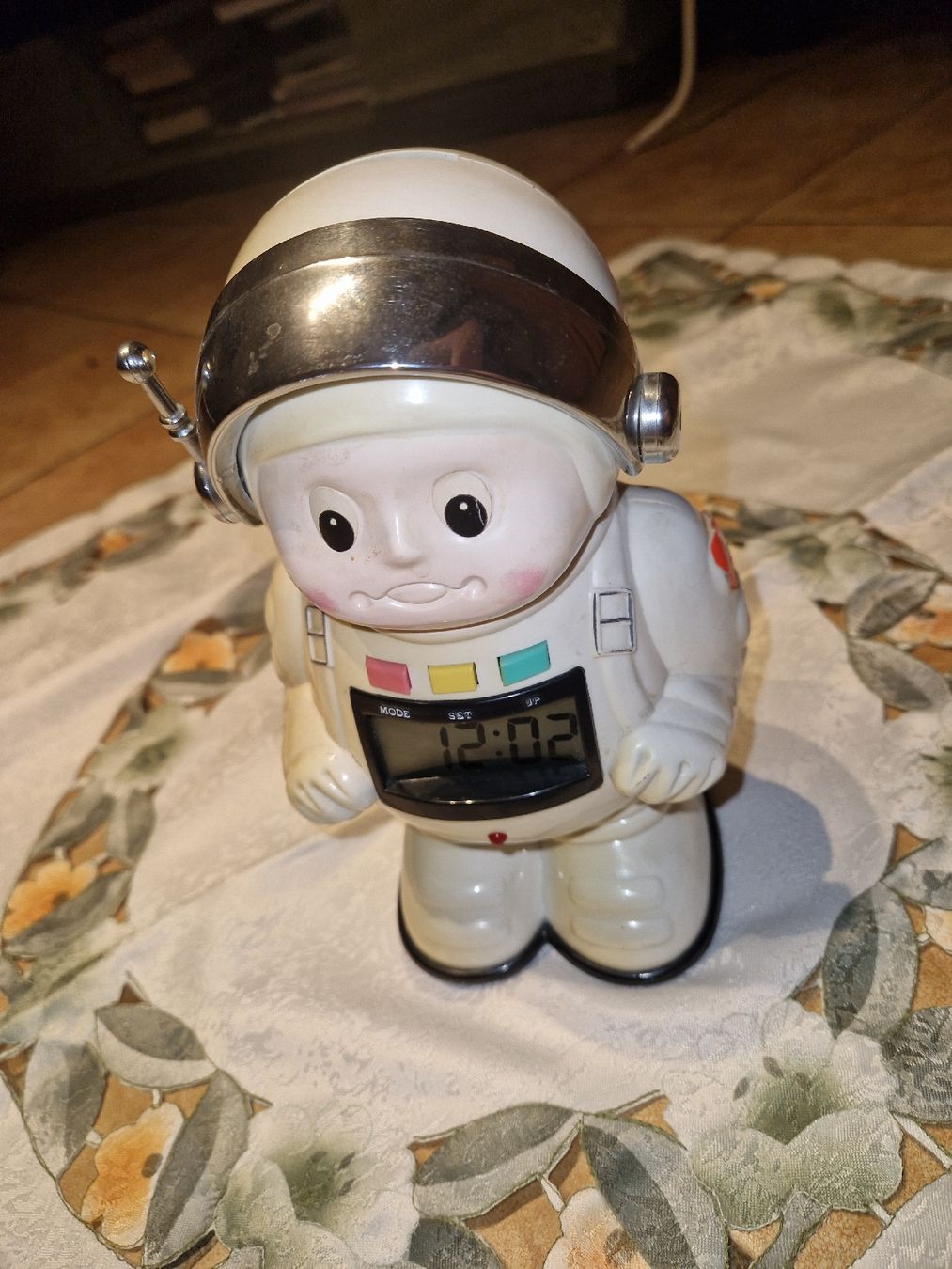 Sveglie: Süsser Astronaut Wecker digital mit Schweizer Flagge. – Usato da Willisau venduto da mar_j55v 2