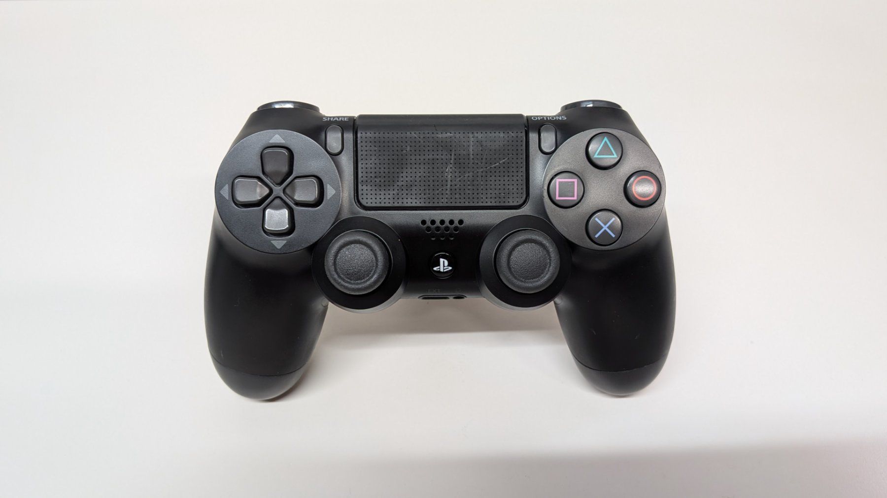 Sony Console: PlayStation 4 Pro mit 2 Controller – Usato da Menziken venduto da mame18 2