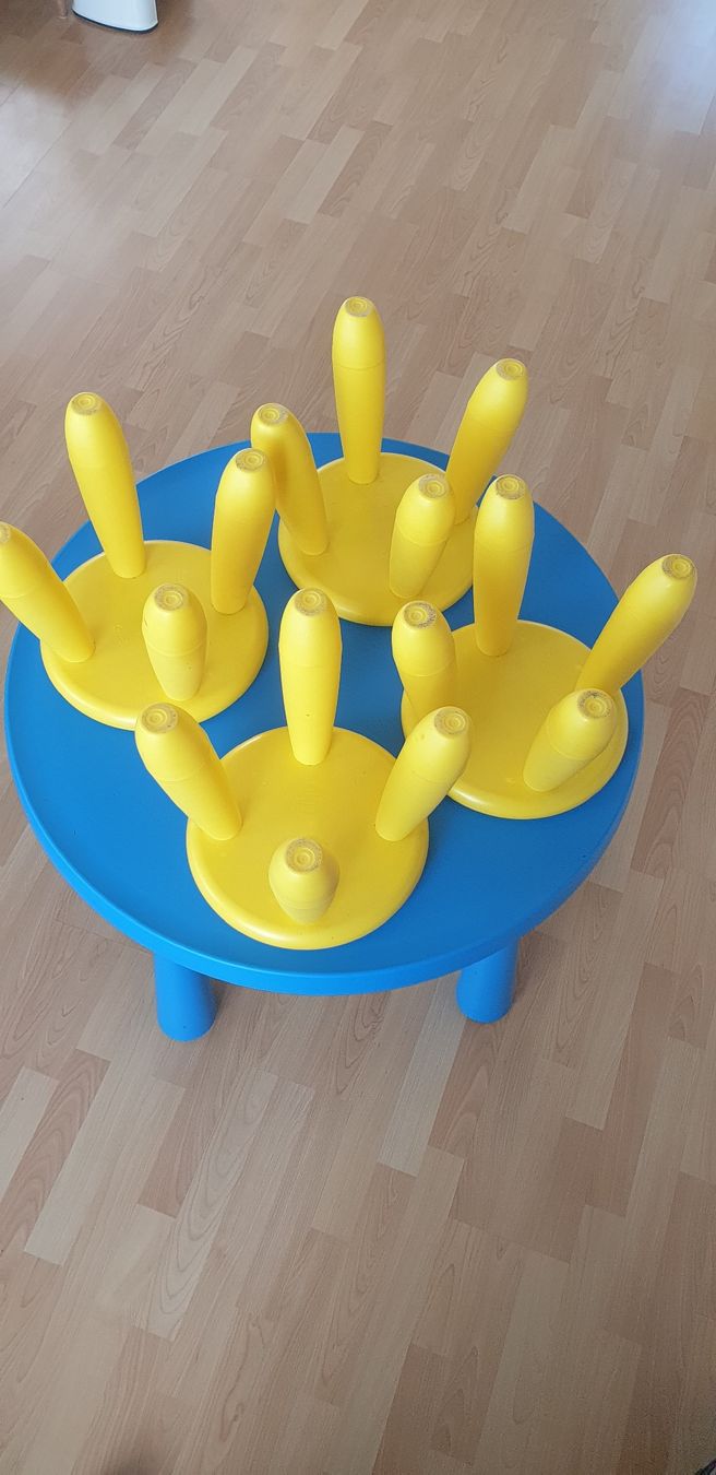 Tische: Kindertisch - Set mit 4 IKEA - Hockern – Gebraucht aus Oberägeri von Market2020