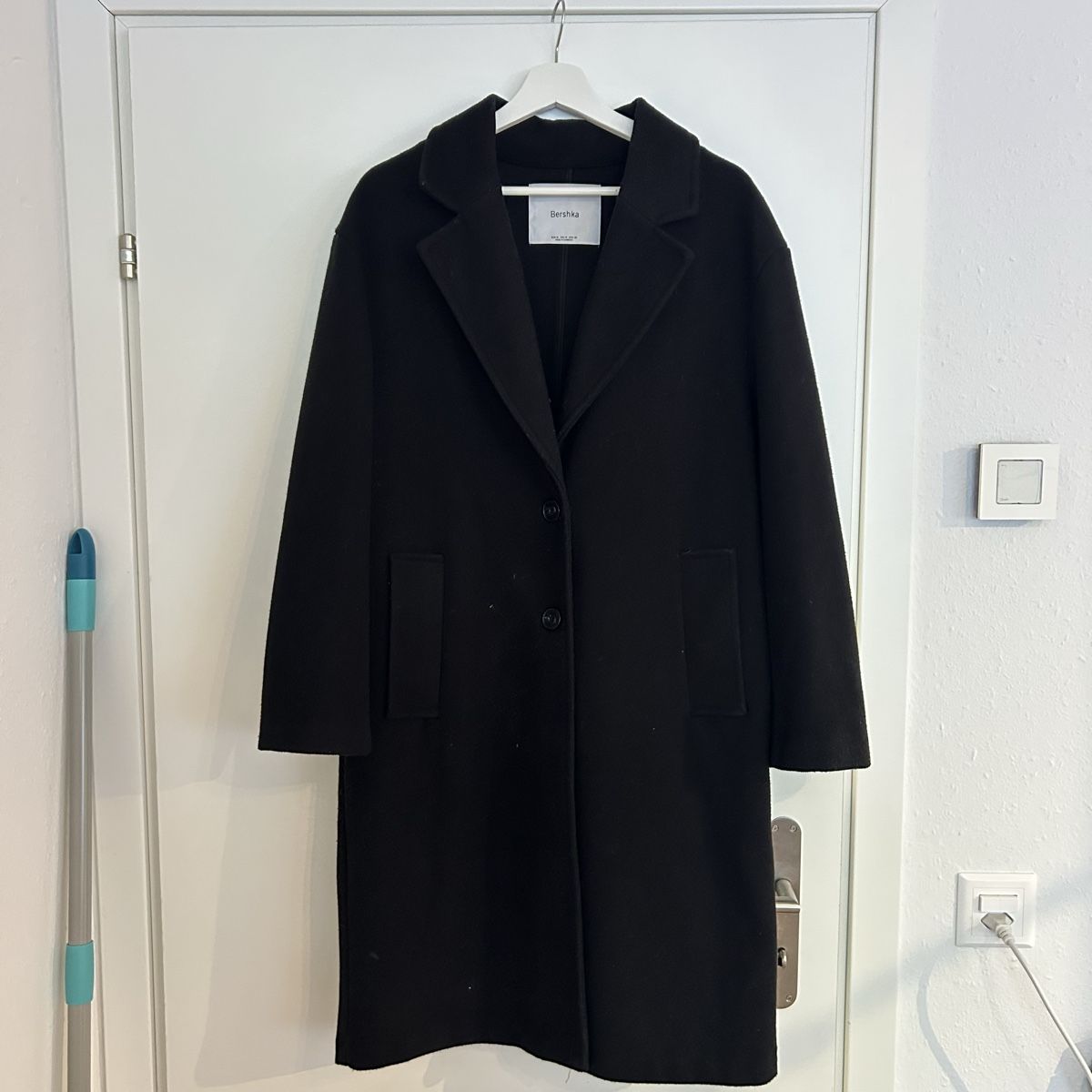 Bershka Mäntel: schwarzer bershka mantel – Gebraucht aus Ennetbaden von car_b67l