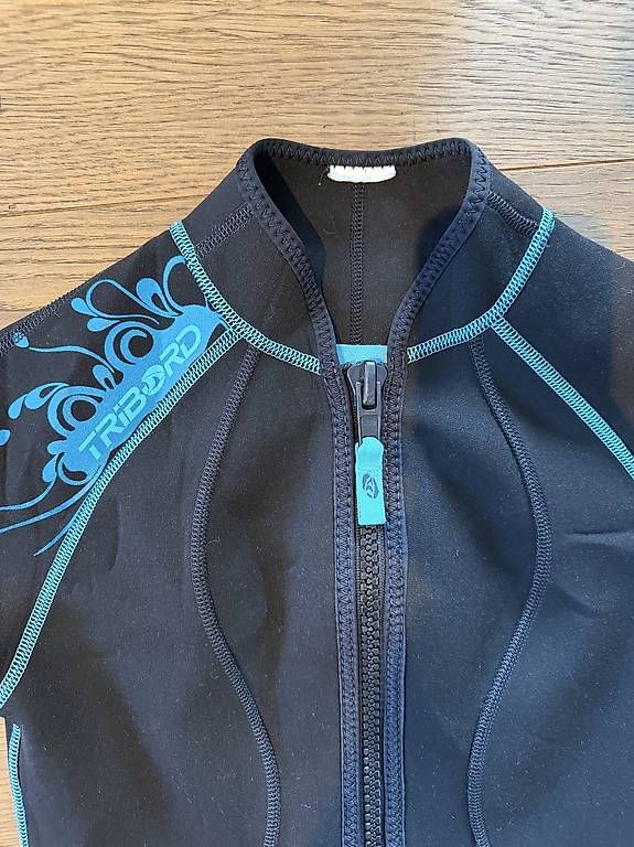 Decathlon Badekleider & Bikinis: Kurzer Neopren Anzug Frauen – Gebraucht aus Bülach von luc_f8sp 2