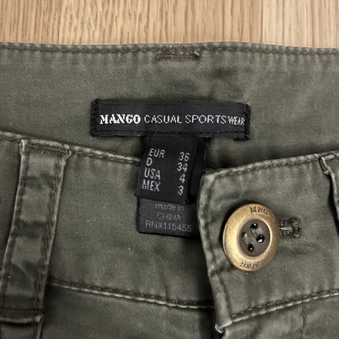 Mango Pantaloni: Vintage Mango Cargo Shorts – Usato da Kriens venduto da tiy_wxz5 3