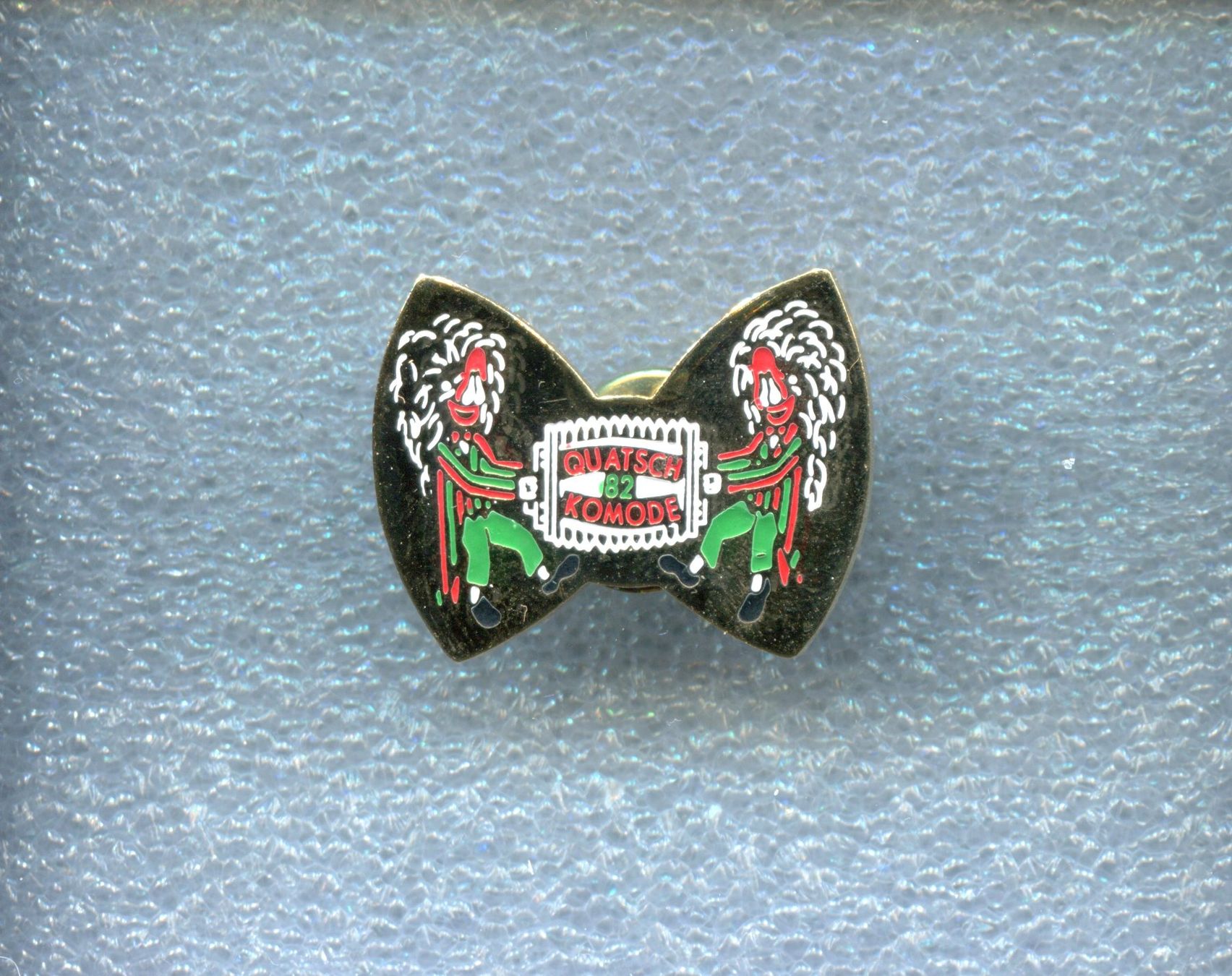Placchette & Badge: QUATSCH  KOMODE  '82 – Usato da Winterthur venduto da Sammleroase