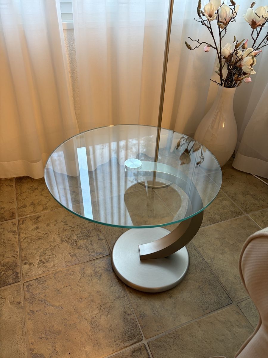Tables: Glas Beistelltisch rund – D'occasion à Rüschlikon par chr_2dl6